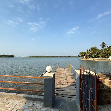 The Glasswater By The Backwater Homestay Kalyānpur Buitenkant foto