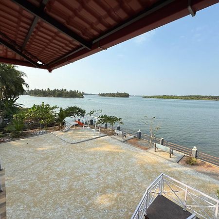 The Glasswater By The Backwater Homestay Kalyānpur Buitenkant foto