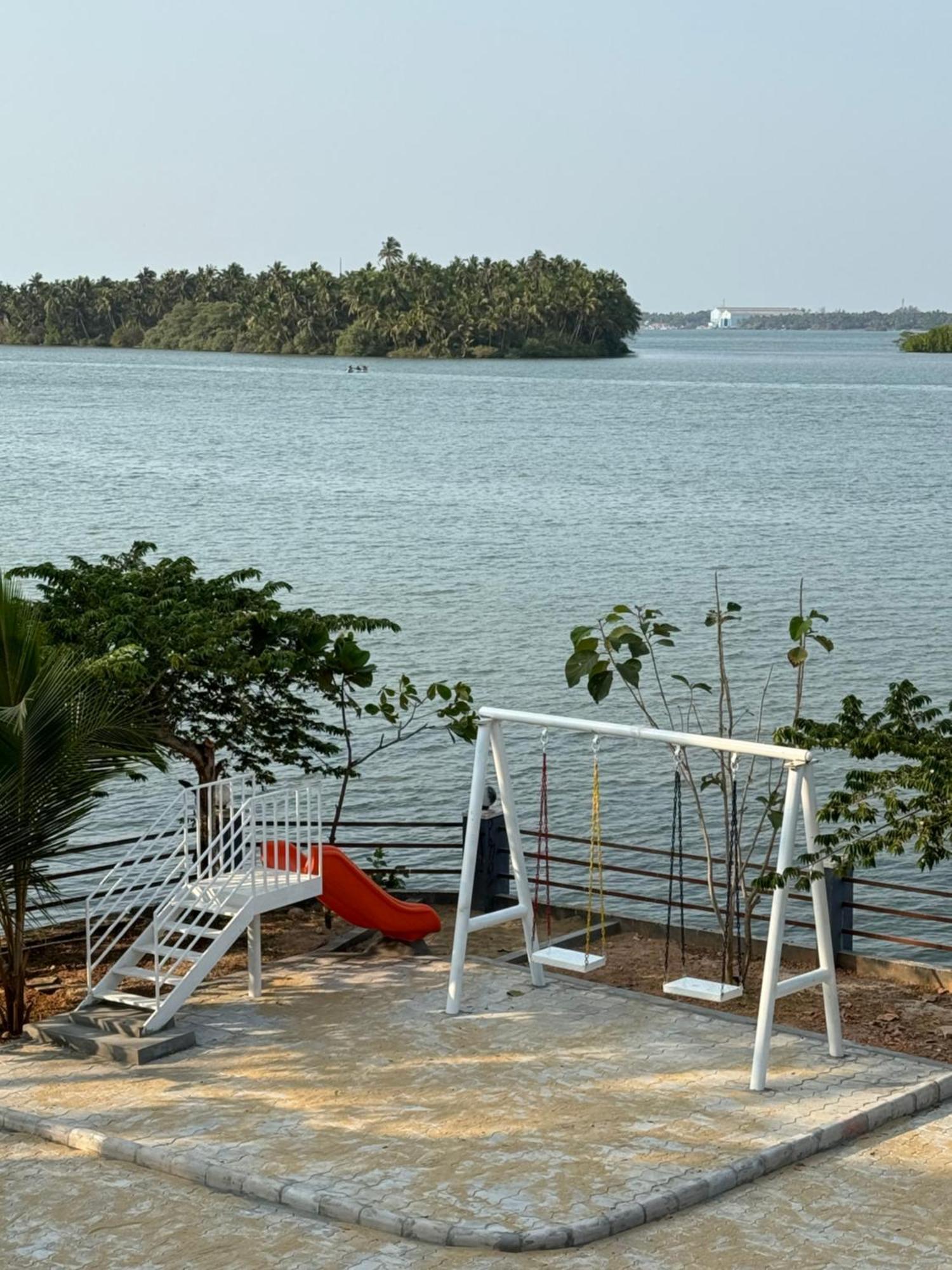 The Glasswater By The Backwater Homestay Kalyānpur Buitenkant foto