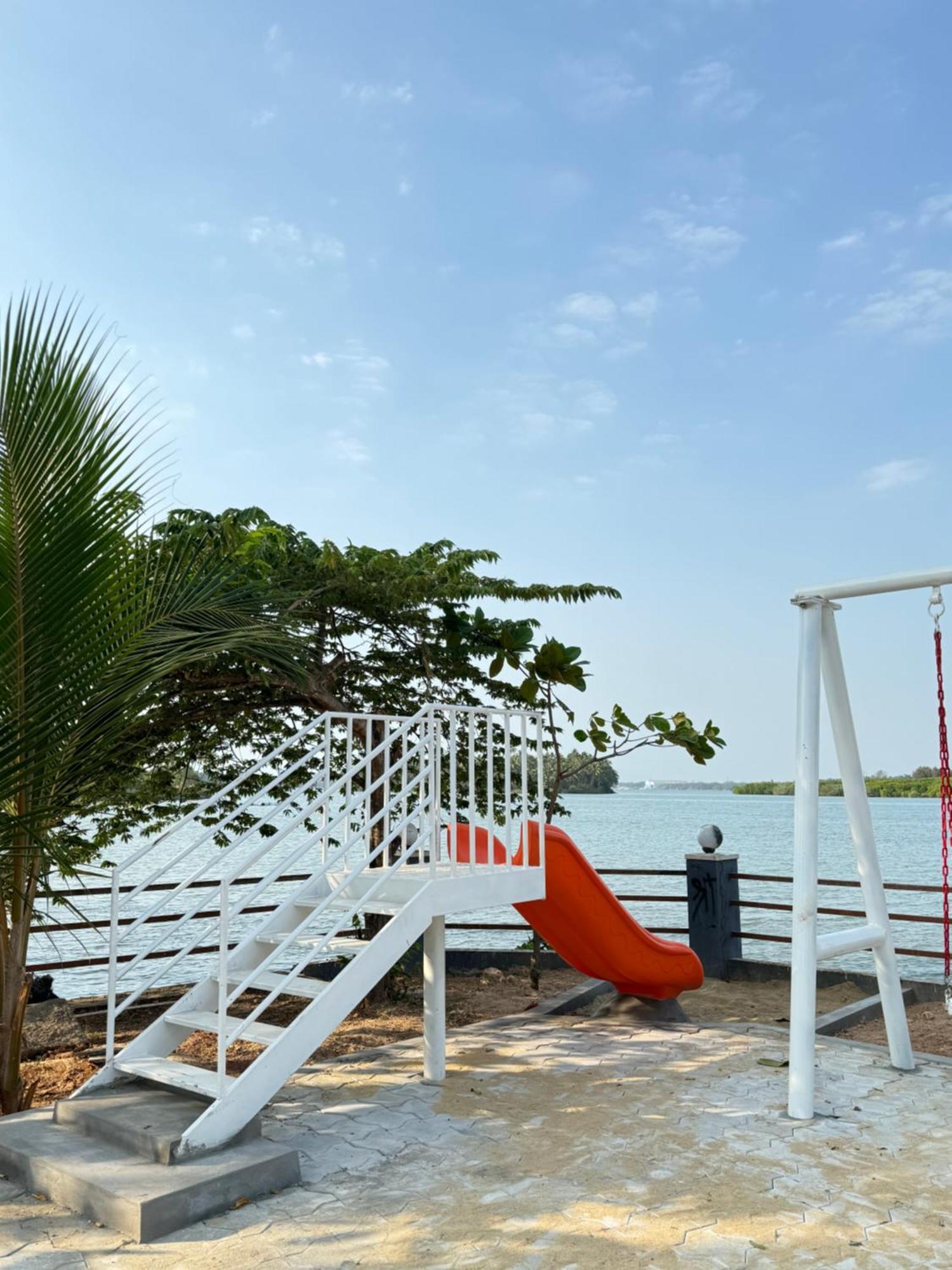 The Glasswater By The Backwater Homestay Kalyānpur Buitenkant foto