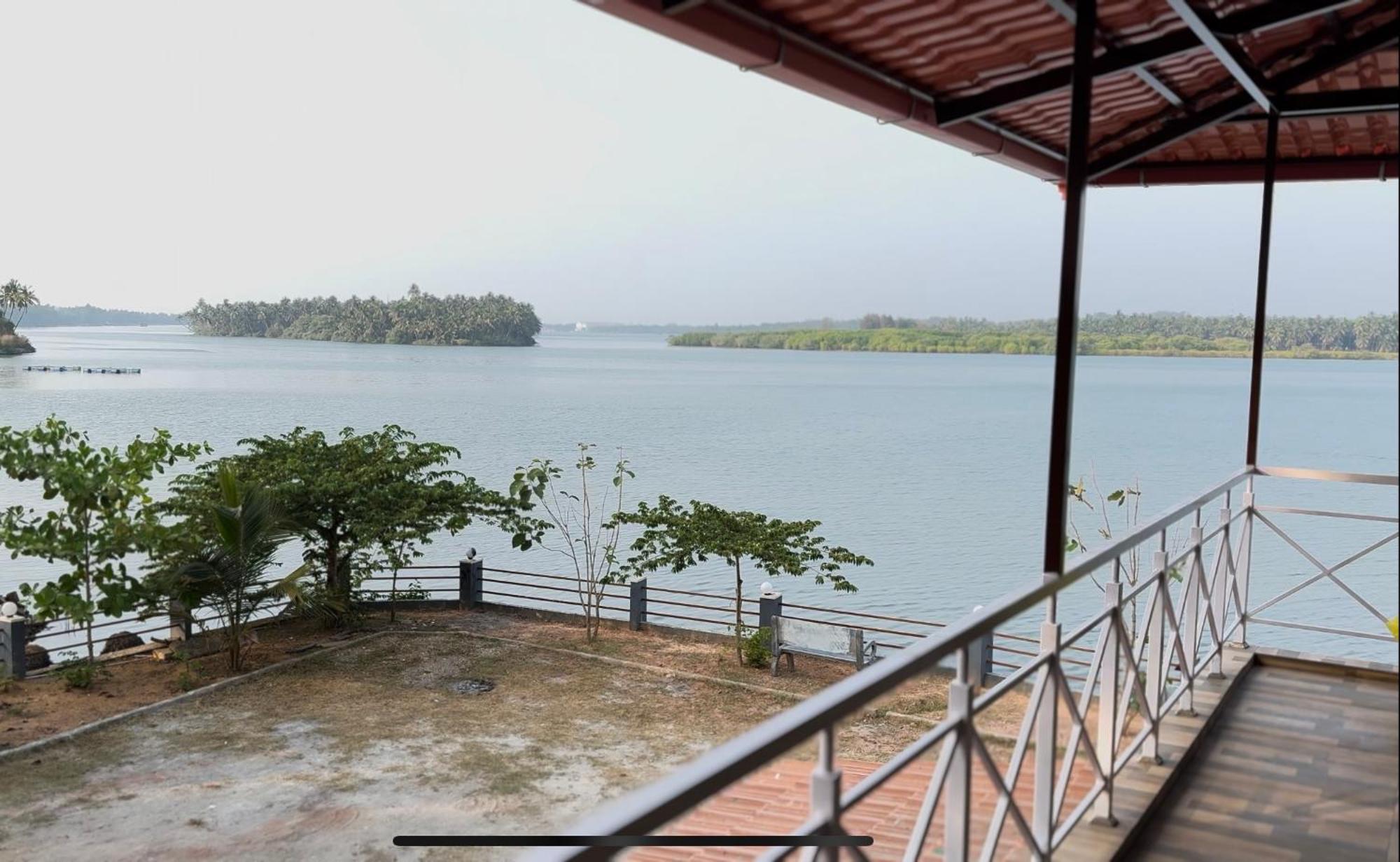 The Glasswater By The Backwater Homestay Kalyānpur Buitenkant foto