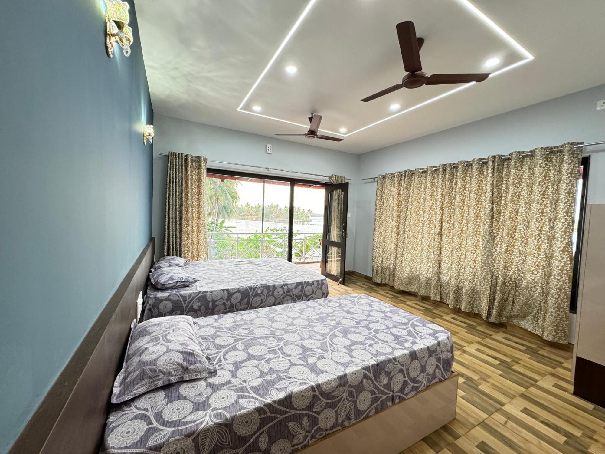 The Glasswater By The Backwater Homestay Kalyānpur Buitenkant foto